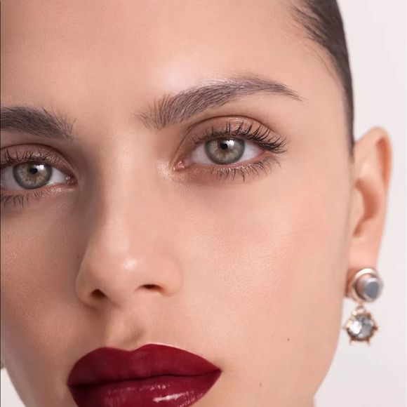 $10 SALE! 
🇬🇧BURBERRY🇬🇧 kisses lip lacquer in oxblood no 53 - Picture 4 of 4